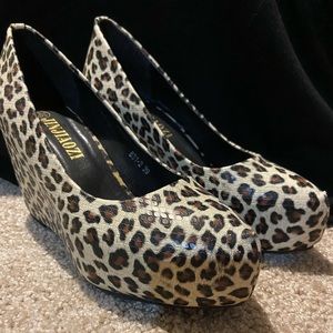 Leopard Print Pumps